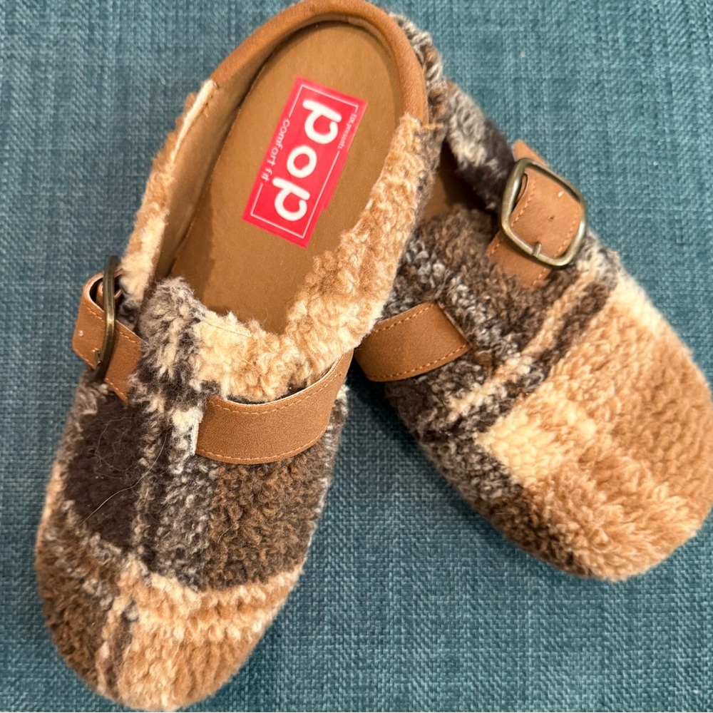 Pop Plaid Fuzzy Slippers - Brown and Tan